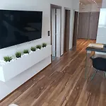 Lazuren Bryag Lux Apartament