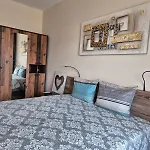 Lazuren Bryag Lux Apartament *