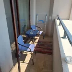 Lazuren Bryag Lux Apartament *