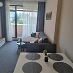 Lazuren Bryag Lux *