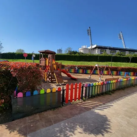 Lazuren Bryag Lux 아파트