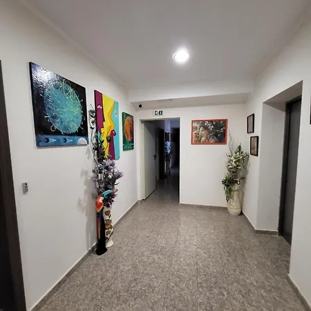 Lazuren Bryag Lux * Burgasz