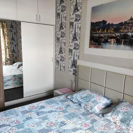 Lazuren Bryag Lux 아파트 *