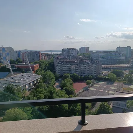 Lazuren Bryag Lux Apartman *