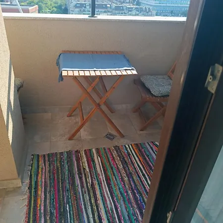 아파트 Lazuren Bryag Lux *