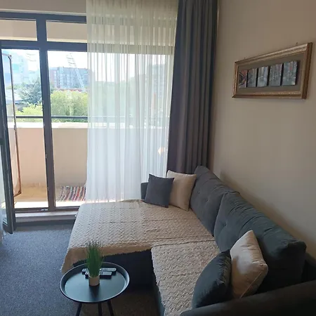 Lazuren Bryag Lux Апартаменты *