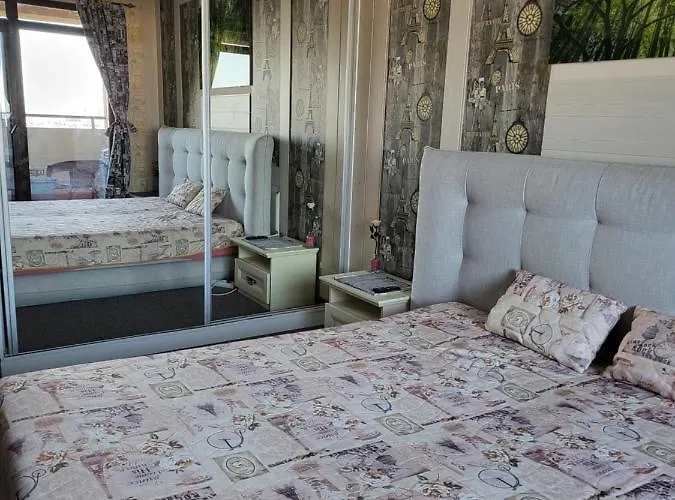 Lazuren Bryag Lux * Burgas City