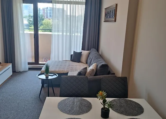 Lazuren Bryag Lux Апартаменты *