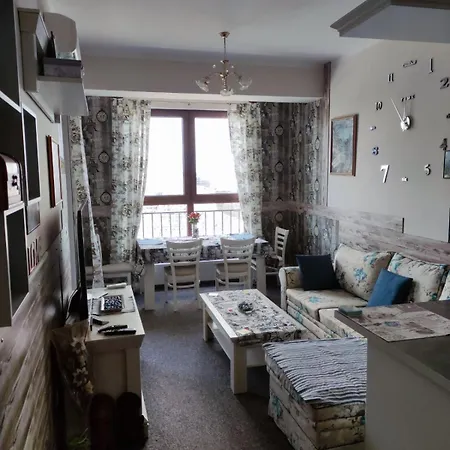 Апартаменты Lazuren Bryag Lux *