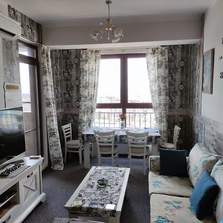 Lazuren Bryag Lux Бургас