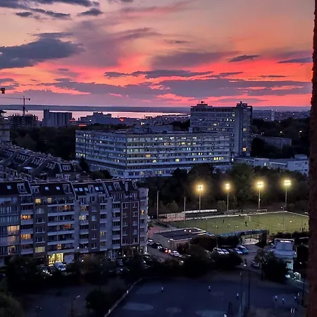 Апартаменты Lazuren Bryag Lux