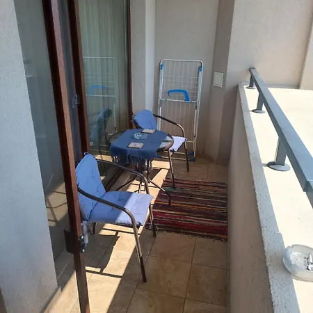 Lazuren Bryag Lux Апартаменты *