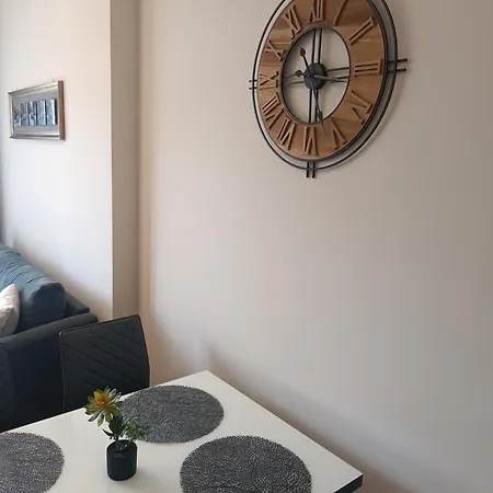 Апартаменты Lazuren Bryag Lux *