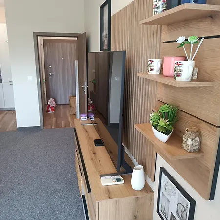Lazuren Bryag Lux Апартамент