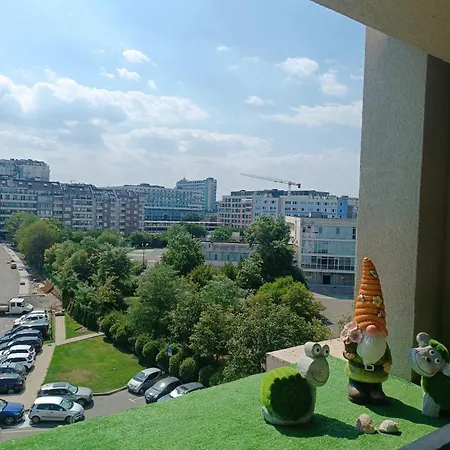 Апартаменты Lazuren Bryag Lux