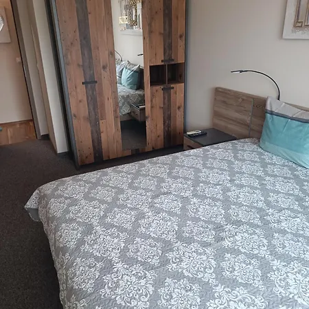 Апартаменты Lazuren Bryag Lux *