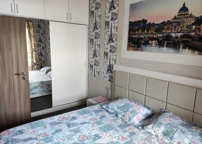 Lazuren Bryag Lux Апартамент *