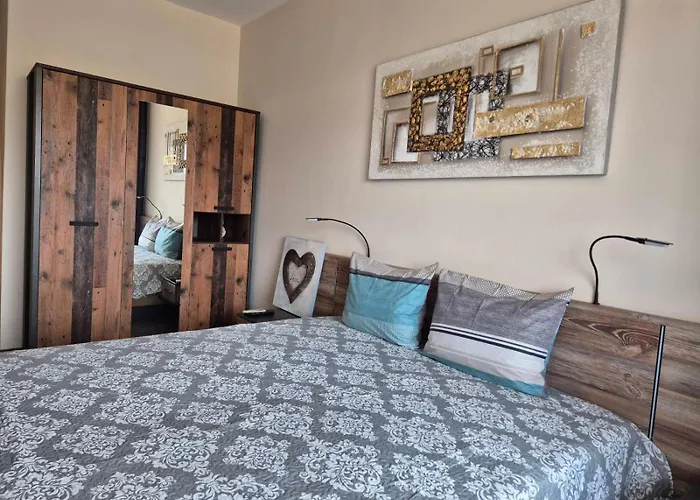 Lazuren Bryag Lux Appartement *