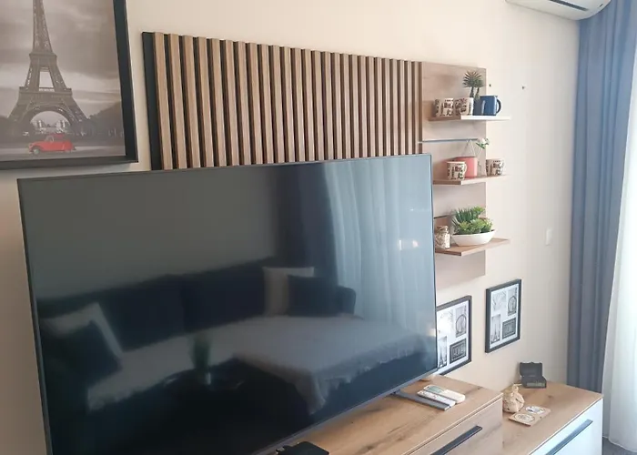 Lazuren Bryag Lux * 布尔加斯