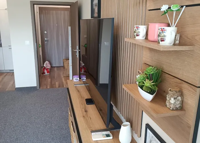 Lazuren Bryag Lux Апартамент